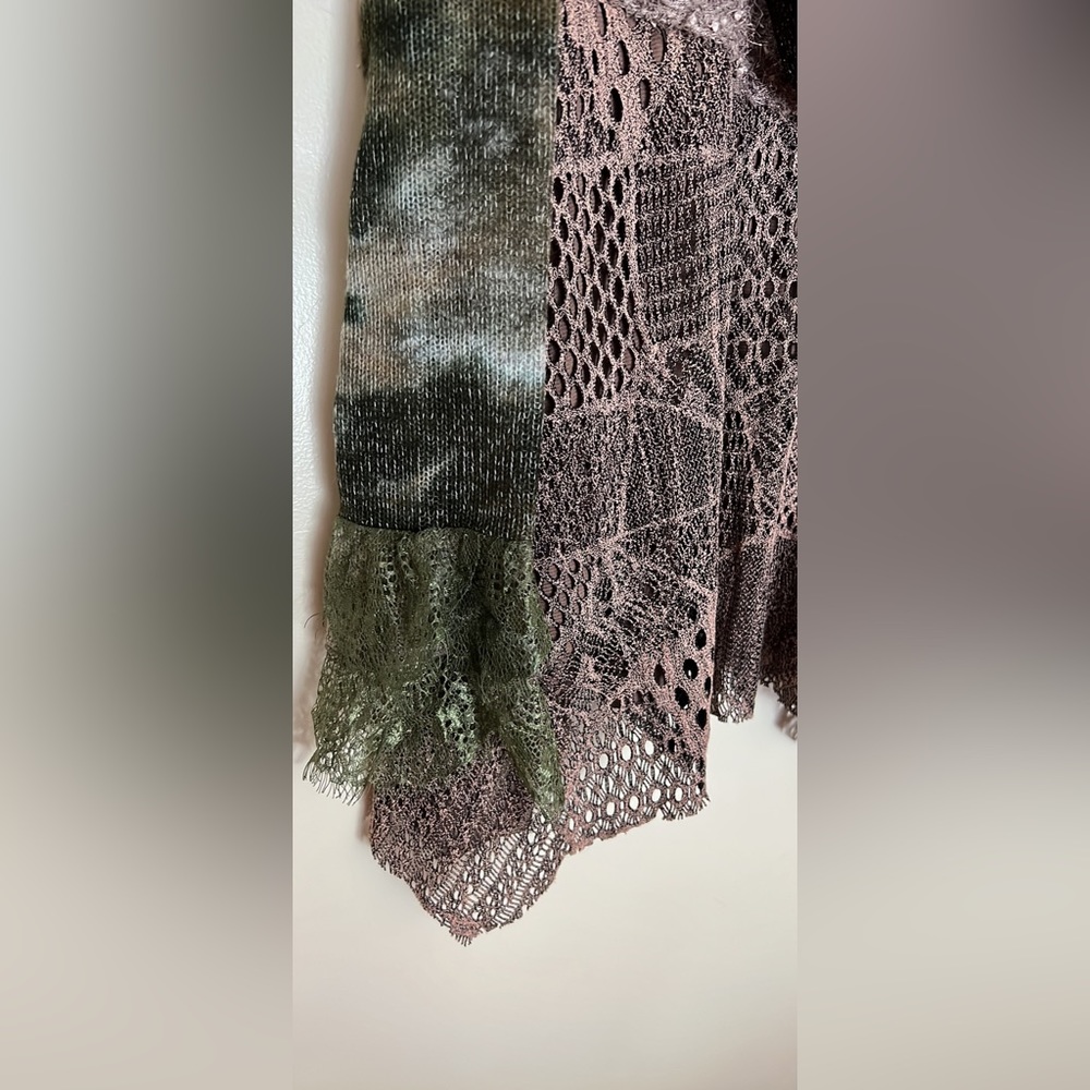 Tapering John Fashion Blouse 🔥 Price Dropped 🔥 - Picture 3 of 9